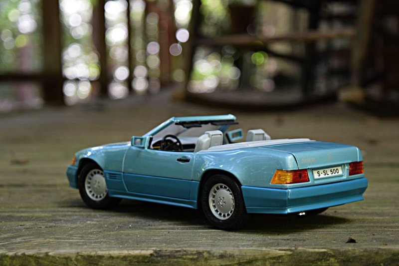 Illustration for article titled 1992 Mercedes-Benz SL500 by Maisto